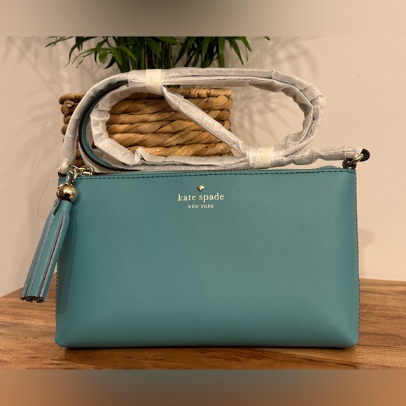 Ivy Street Amy Crossbody - Picture 2 of 8